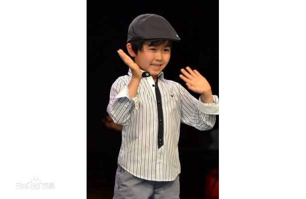 铃木福(すずき ふく(Fuku Suzuki))时装秀照片素颜照相册