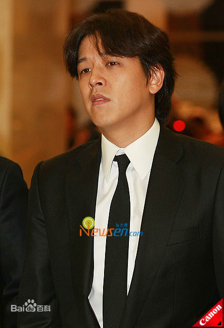 柳时元()生活照壁纸壁纸