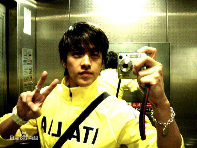 柳时元()生活照壁纸壁纸