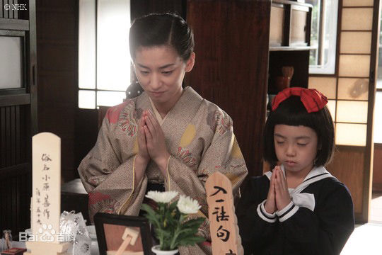 最新尾野真千子(Machiko Ono，おの まちこ)在《康乃馨》图片中的壁纸