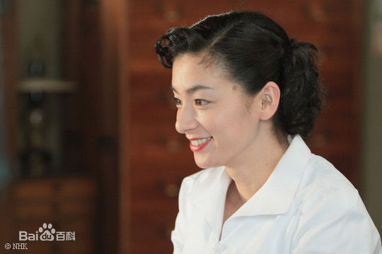 最新尾野真千子(Machiko Ono，おの まちこ)在《康乃馨》图片中的壁纸