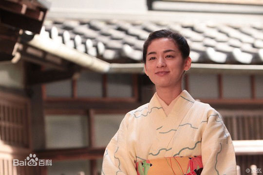 最新尾野真千子(Machiko Ono，おの まちこ)在《康乃馨》图片中的壁纸