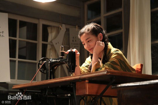 最新尾野真千子(Machiko Ono，おの まちこ)在《康乃馨》图片中的壁纸