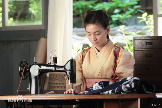 最新尾野真千子(Machiko Ono，おの まちこ)在《康乃馨》图片中的壁纸