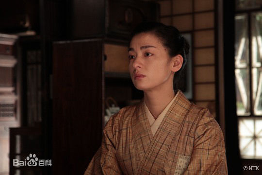 最新尾野真千子(Machiko Ono，おの まちこ)在《康乃馨》图片中的壁纸