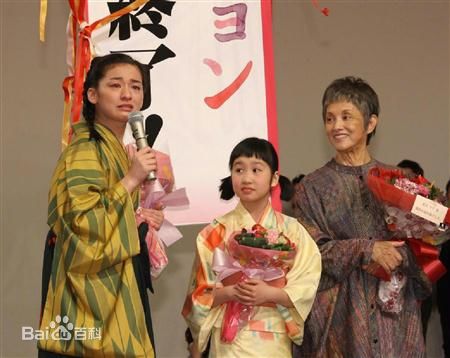 最新尾野真千子(Machiko Ono，おの まちこ)在《康乃馨》图片中的壁纸