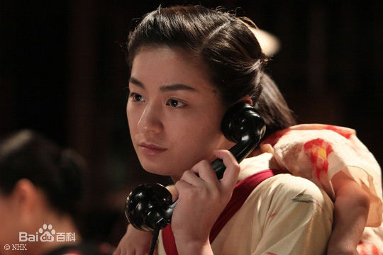 最新尾野真千子(Machiko Ono，おの まちこ)在《康乃馨》图片中的壁纸