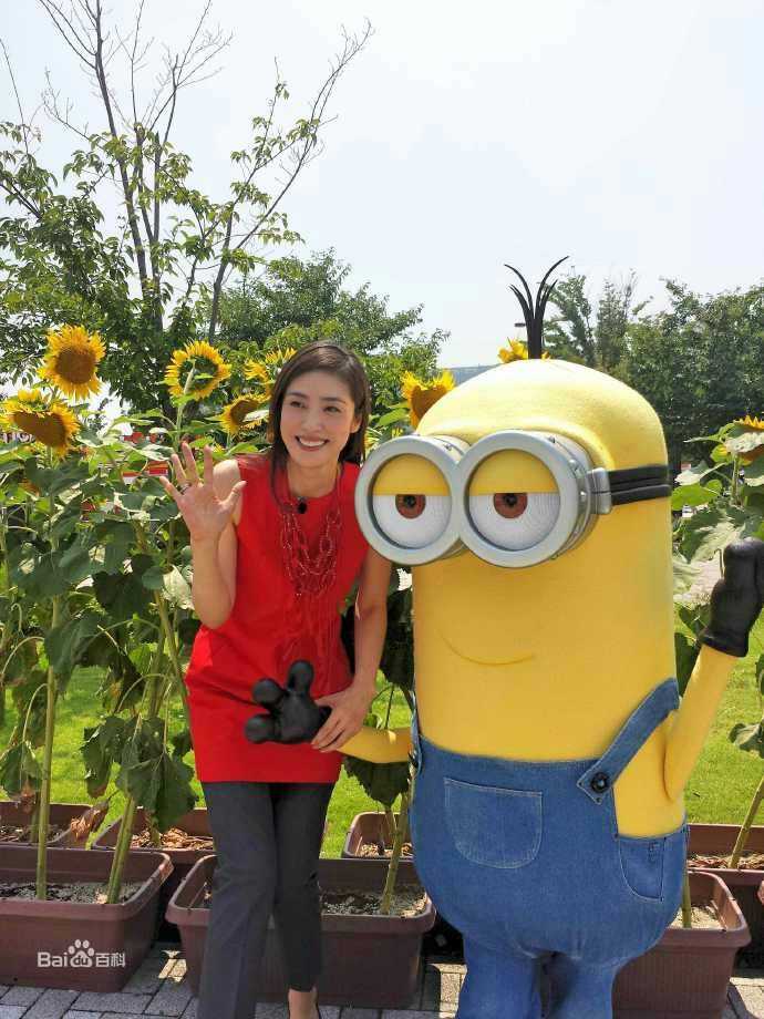 天海祐希(Amami Yuki)为电影小黄人宣传壁纸壁纸