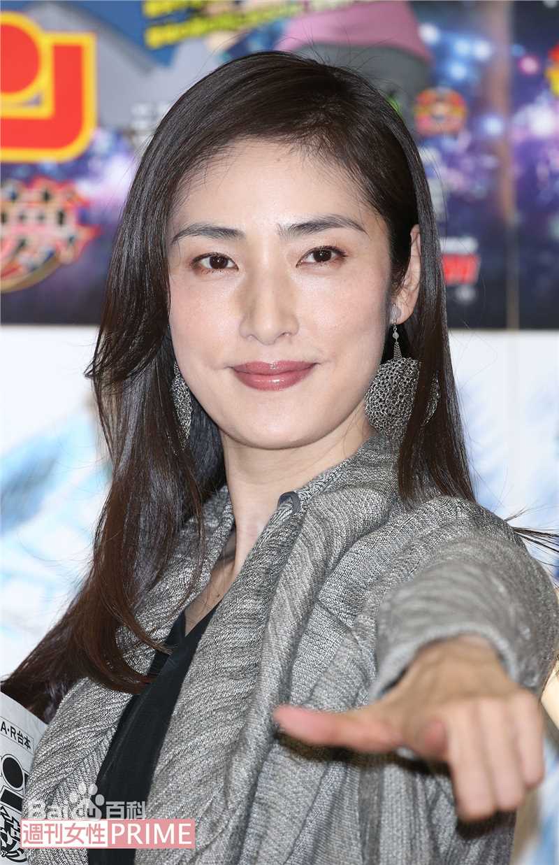 天海祐希(Amami Yuki)为柯南剧场版宣传素颜照相册