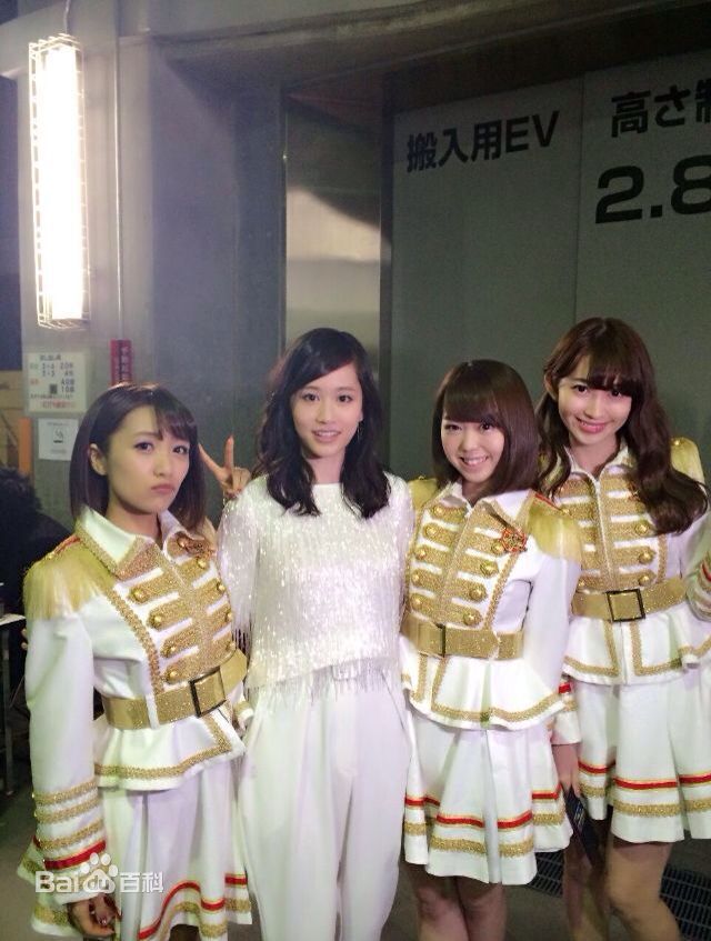 前田敦子(まえだ あつこ(Atsuko Maeda)、あっちゃん（昵称）)和亲友们图册