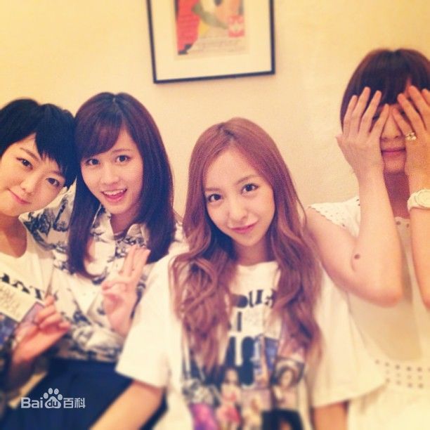 前田敦子(まえだ あつこ(Atsuko Maeda)、あっちゃん（昵称）)和亲友们图册