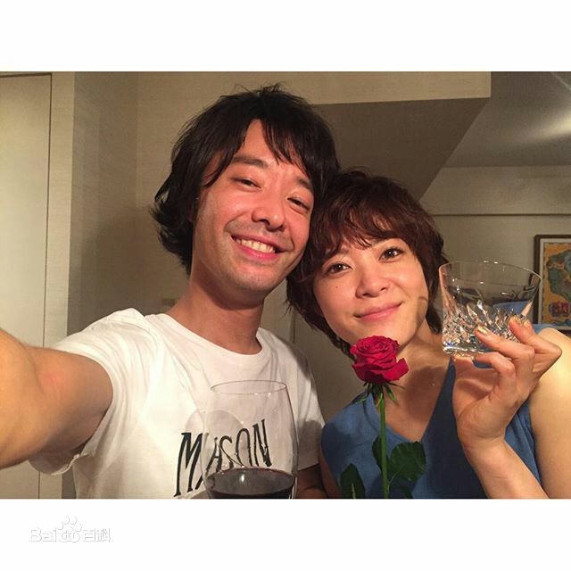 上野树里(Juri Ueno)与丈夫和田唱图册