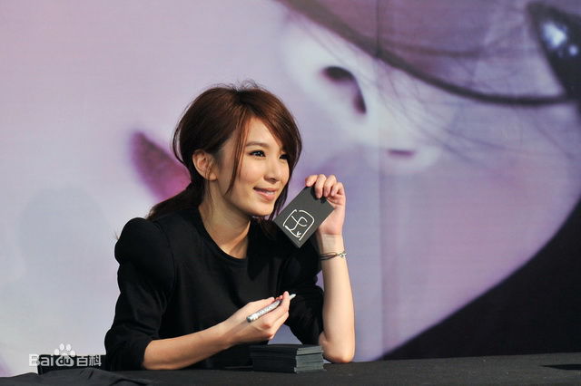 高清田馥甄(Hebe Tien、Anita)在2010-2011年《to hebe》专辑宣传活动中的图集