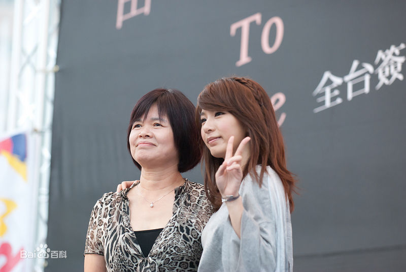 田馥甄(Hebe Tien、Anita)在2010年《to hebe》专辑台湾签售会中的