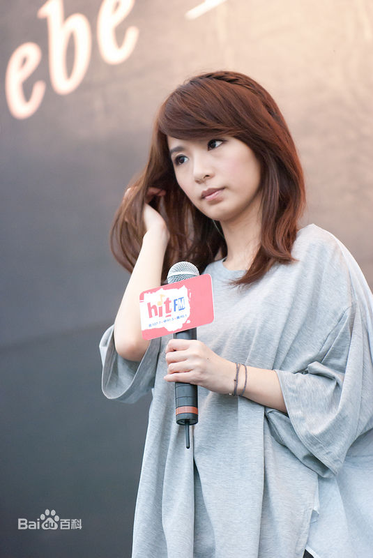田馥甄(Hebe Tien、Anita)在2010年《to hebe》专辑台湾签售会中的
