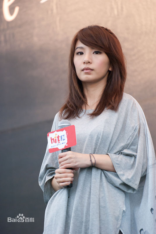 田馥甄(Hebe Tien、Anita)在2010年《to hebe》专辑台湾签售会中的