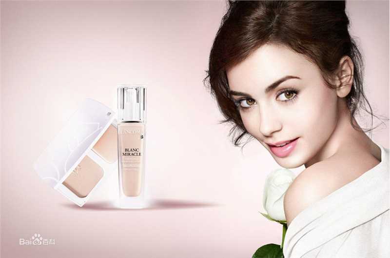 高清莉莉·柯林斯(Lily Collins)性感图片