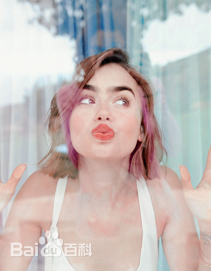 高清莉莉·柯林斯(Lily Collins)图片