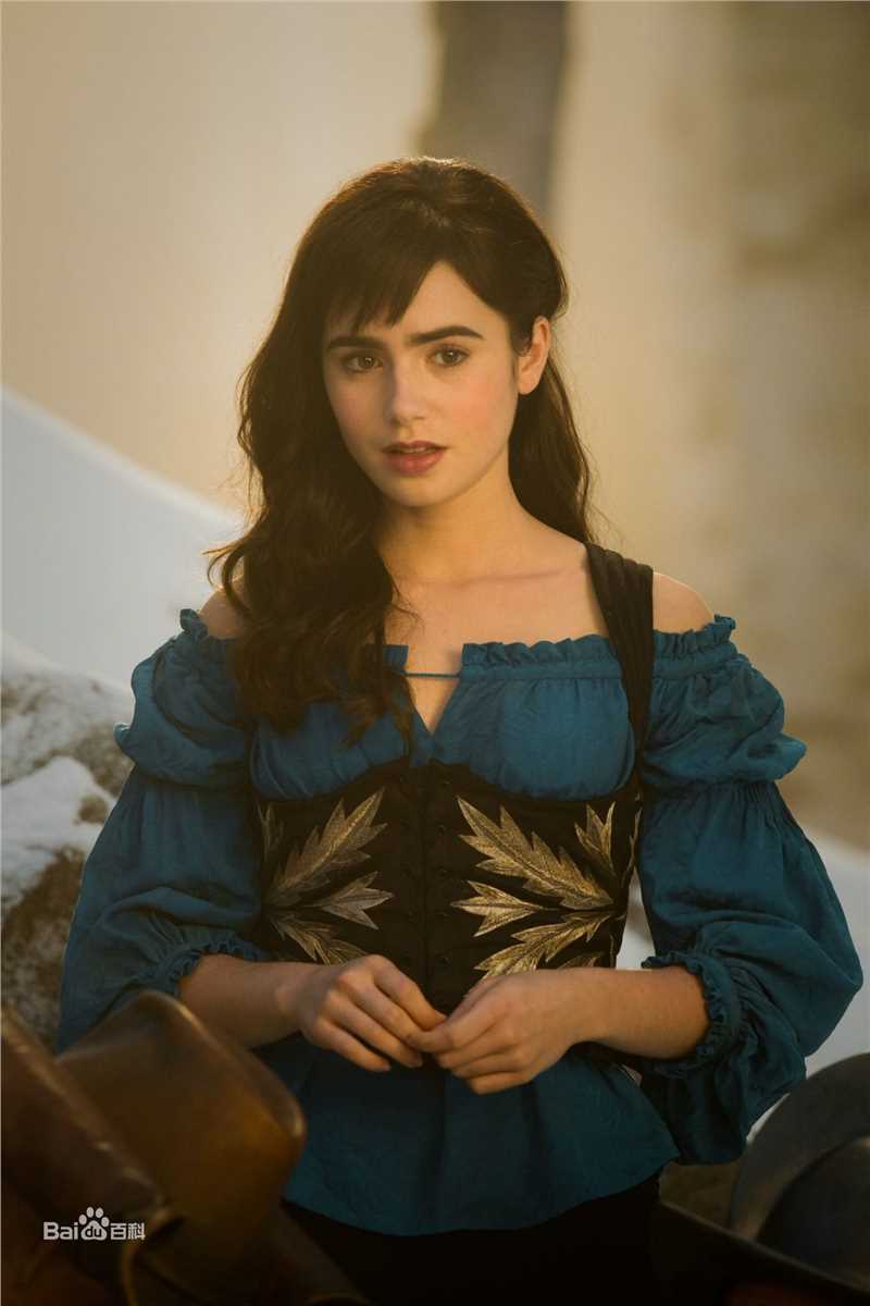 高清莉莉·柯林斯(Lily Collins)图片