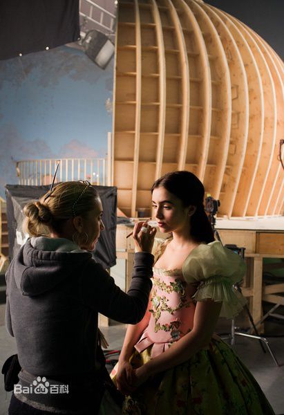 莉莉·柯林斯(Lily Collins)精彩图册