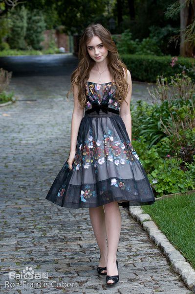莉莉·柯林斯(Lily Collins)精彩图册