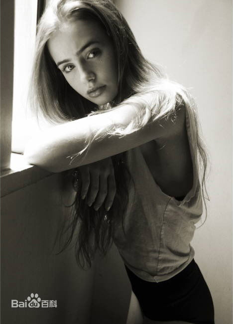 莉莉·柯林斯(Lily Collins)精彩图册