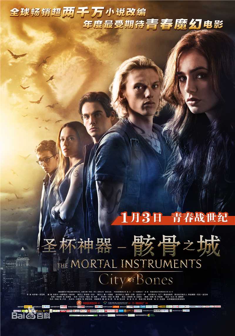 最新莉莉·柯林斯(Lily Collins)性感图片