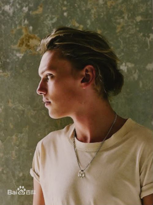 精选杰米·坎贝尔·鲍尔(Jamie Campbell Bower)精彩图册