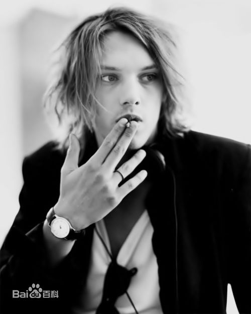 精选杰米·坎贝尔·鲍尔(Jamie Campbell Bower)精彩图册