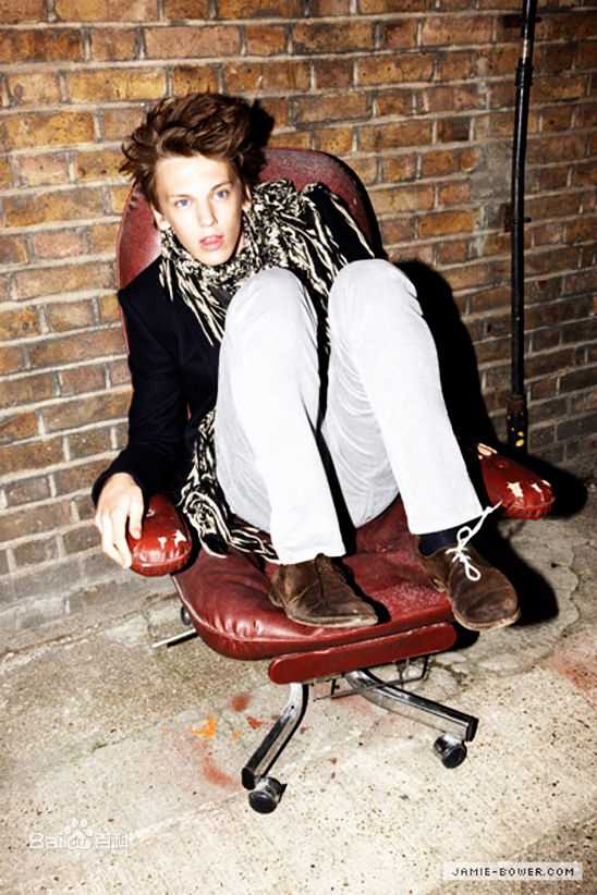 精选杰米·坎贝尔·鲍尔(Jamie Campbell Bower)精彩图册