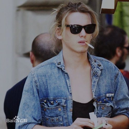 精选杰米·坎贝尔·鲍尔(Jamie Campbell Bower)精彩图册