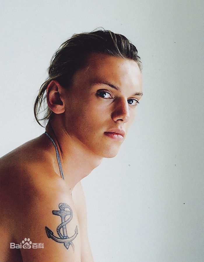 精选杰米·坎贝尔·鲍尔(Jamie Campbell Bower)精彩图册