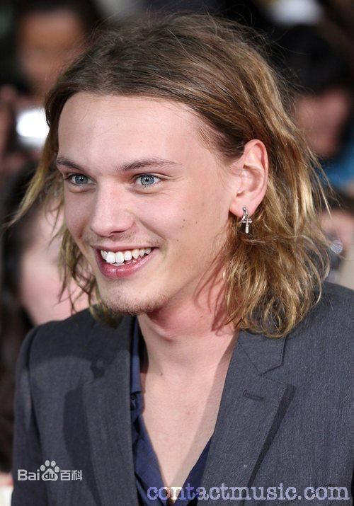 精选杰米·坎贝尔·鲍尔(Jamie Campbell Bower)精彩图册