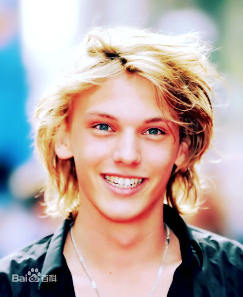 精选杰米·坎贝尔·鲍尔(Jamie Campbell Bower)精彩图册