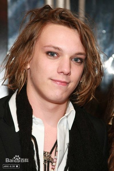 精选杰米·坎贝尔·鲍尔(Jamie Campbell Bower)精彩图册