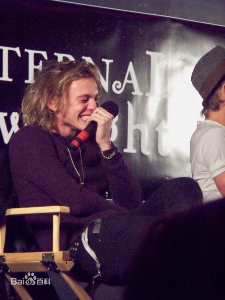 最全杰米·坎贝尔·鲍尔(Jamie Campbell Bower)精彩图册