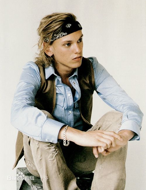 最全杰米·坎贝尔·鲍尔(Jamie Campbell Bower)精彩图册