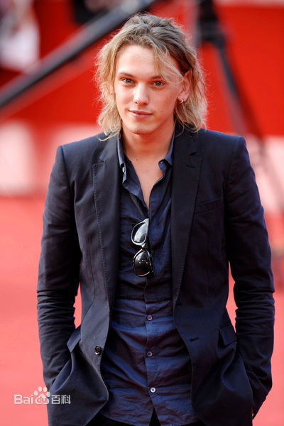 最全杰米·坎贝尔·鲍尔(Jamie Campbell Bower)精彩图册