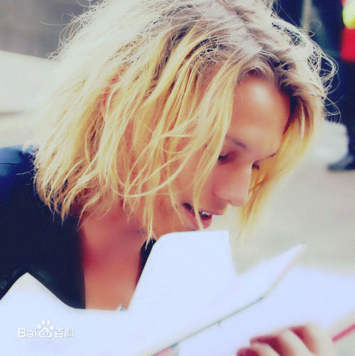 最全杰米·坎贝尔·鲍尔(Jamie Campbell Bower)精彩图册