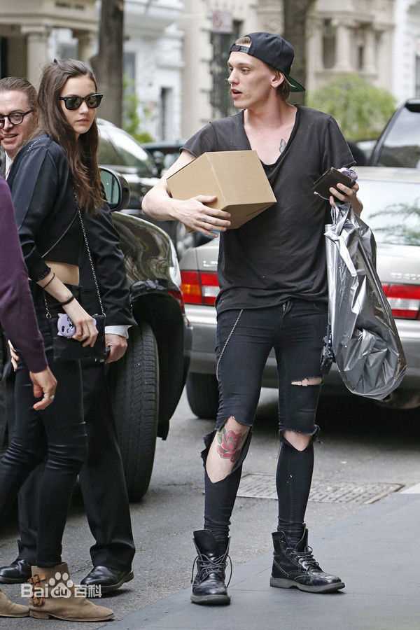 高清杰米·坎贝尔·鲍尔(Jamie Campbell Bower)性感图片