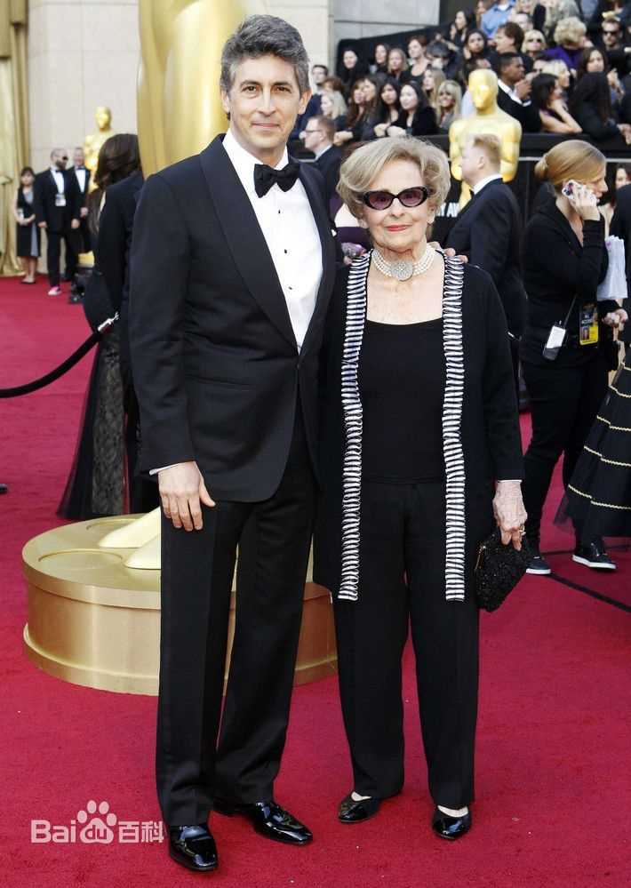 亚历山大·佩恩(Alexander Payne)出席奥斯卡颁奖典礼前后照片