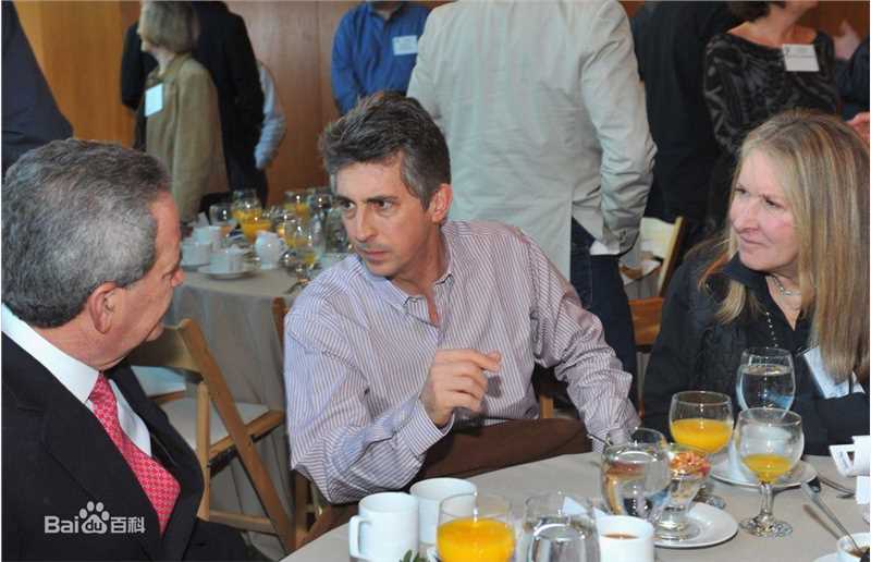 亚历山大·佩恩(Alexander Payne)个人出席活动照前后照片