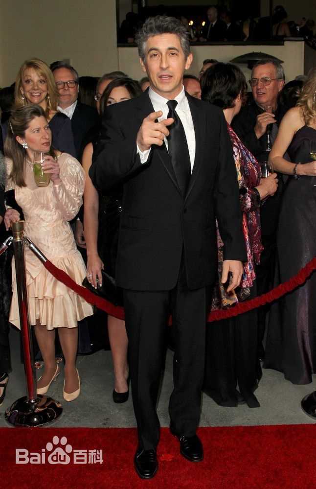 亚历山大·佩恩(Alexander Payne)个人出席活动照前后照片