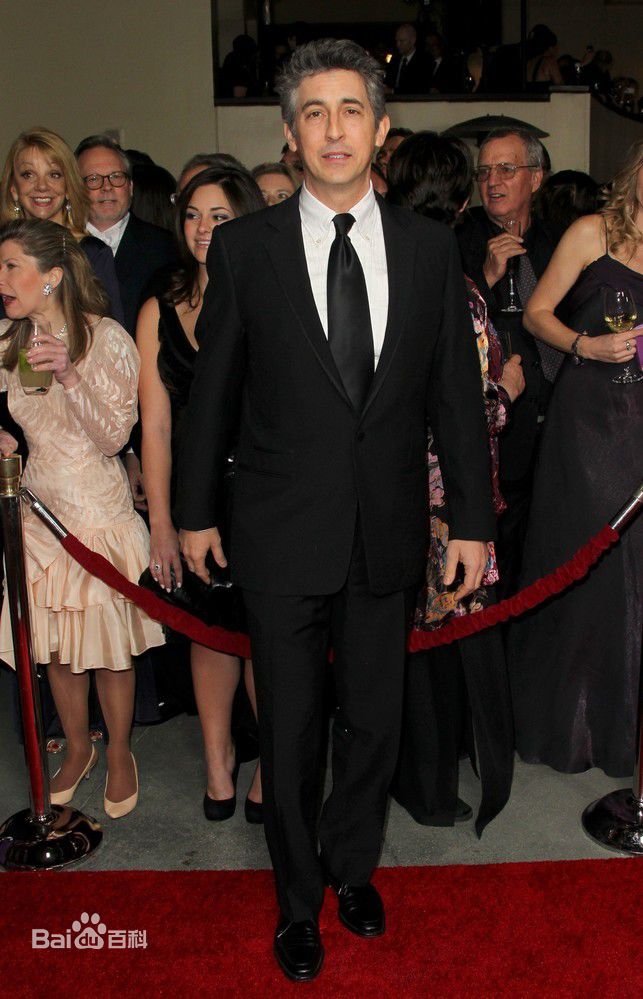 亚历山大·佩恩(Alexander Payne)个人出席活动照前后照片