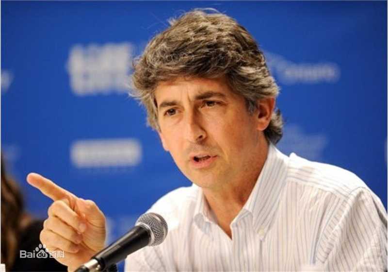 亚历山大·佩恩(Alexander Payne)个人出席活动照前后照片