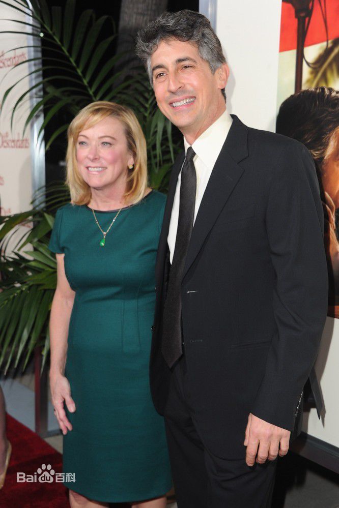 亚历山大·佩恩(Alexander Payne)个人出席活动照前后照片