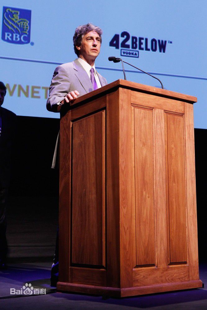 亚历山大·佩恩(Alexander Payne)个人出席活动照前后照片