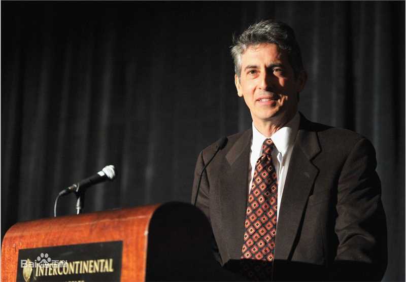 亚历山大·佩恩(Alexander Payne)个人出席活动照前后照片