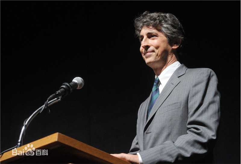 亚历山大·佩恩(Alexander Payne)个人出席活动照前后照片