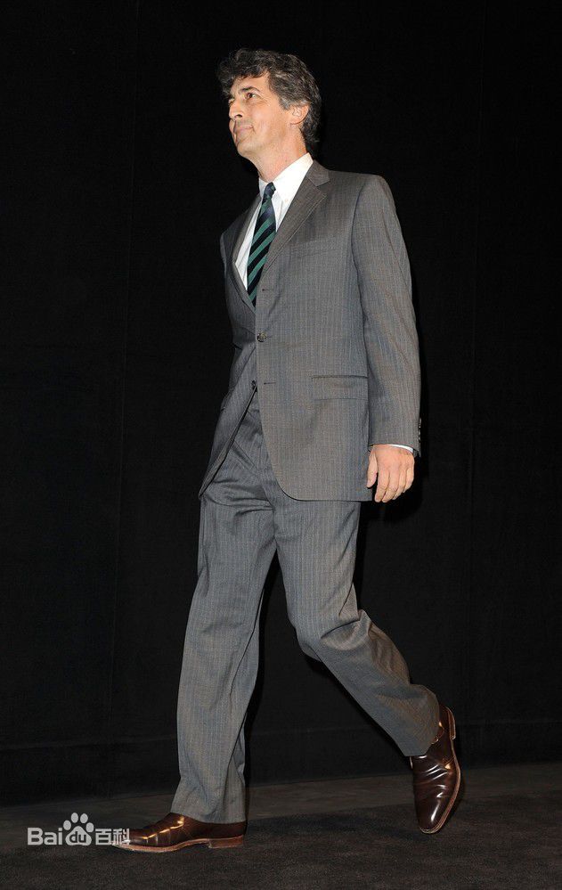 亚历山大·佩恩(Alexander Payne)个人出席活动照前后照片